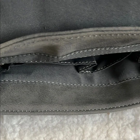 Southwestern Grey‎ Crossbody Bag with Saddle Shape and Tassel Detail - Picture 11 of 16